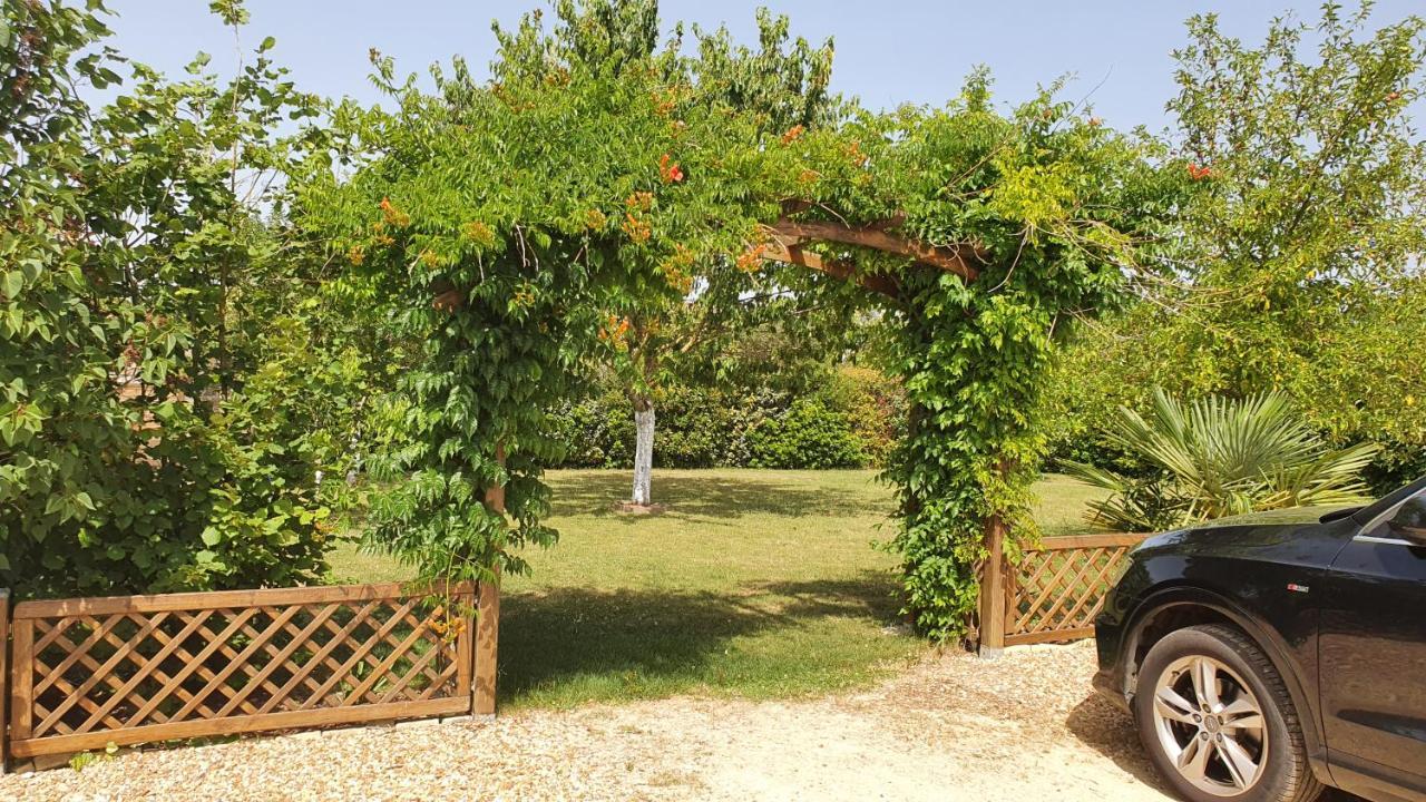 Vila Agapanthe Saint-Georges-les-Baillargeaux Exteriér fotografie